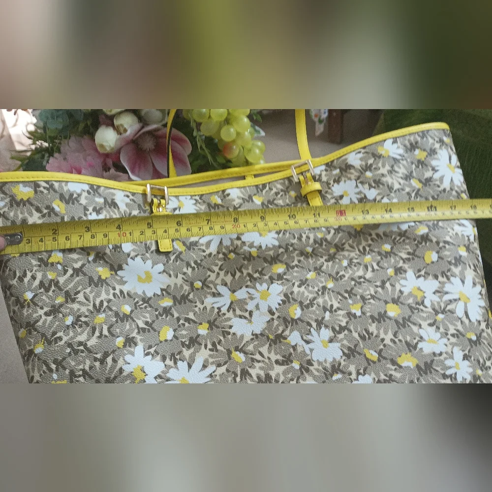 Combo: Authentic Michael Kors Jet Set Travel Signature Carryall Tote and Wallet - Picture 11 of 16